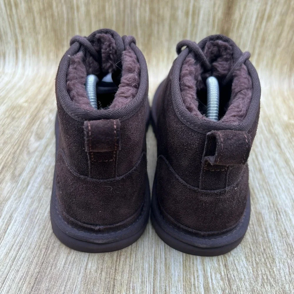 UGG Neumel‎ Chukka Boots Men's Size 9 Dark Brown Suede Fur Lined Shoes 3236